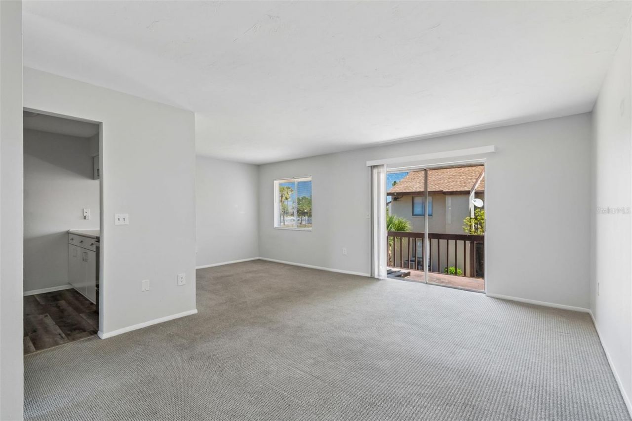 2725 Hidden Lake Boulevard, Unit C, Sarasota, FL 34237 Photo