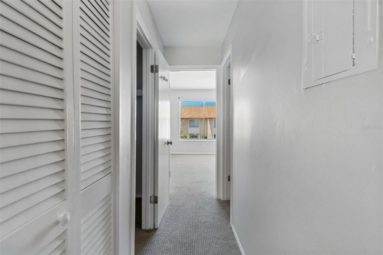 2725 Hidden Lake Boulevard, Unit C, Sarasota, FL 34237 Photo