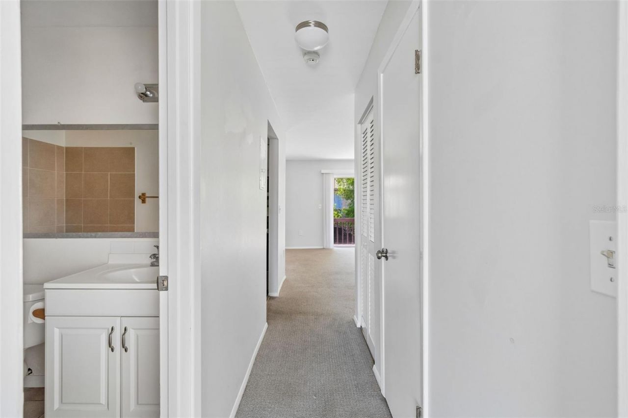 2725 Hidden Lake Boulevard, Unit C, Sarasota, FL 34237 Photo