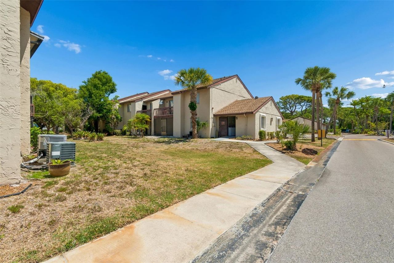 2725 Hidden Lake Boulevard, Unit C, Sarasota, FL 34237 Photo