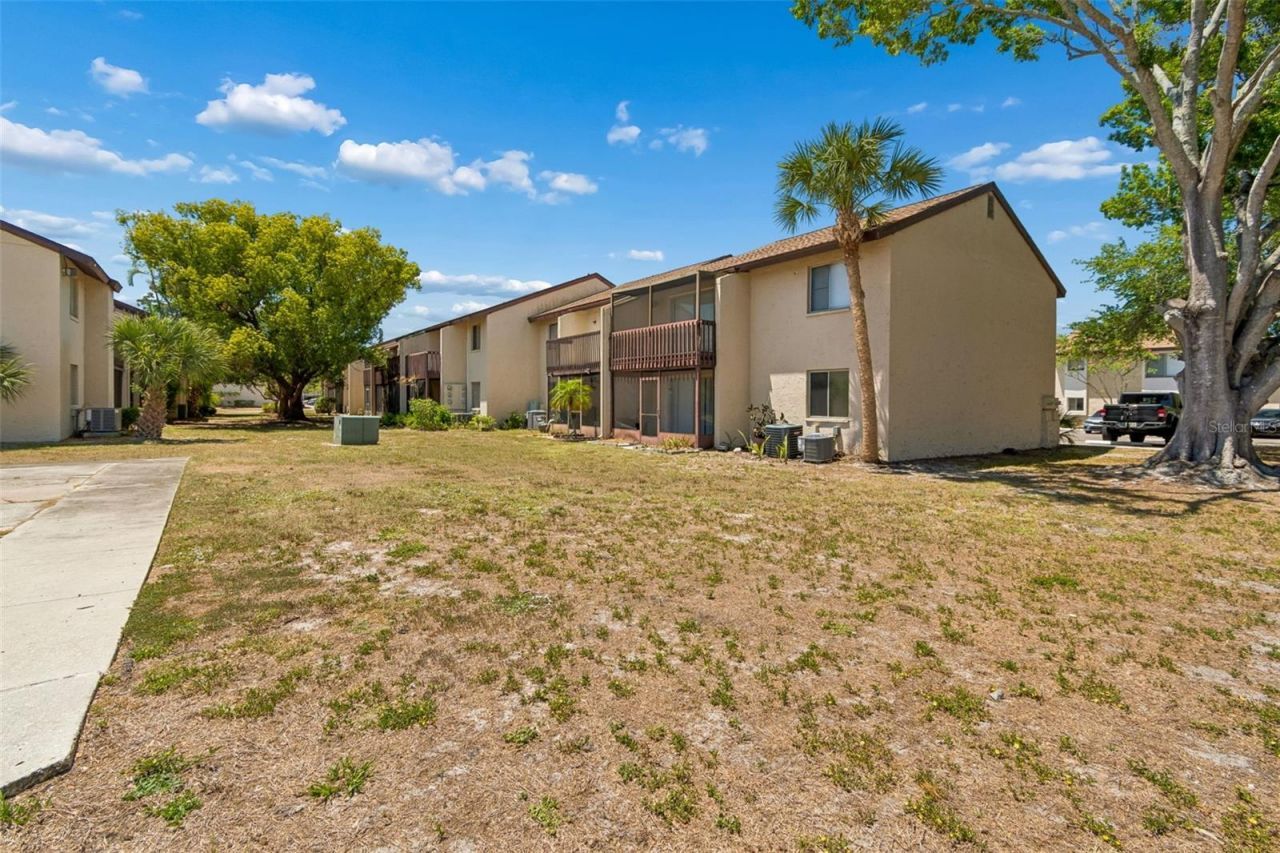 2725 Hidden Lake Boulevard, Unit C, Sarasota, FL 34237 Photo
