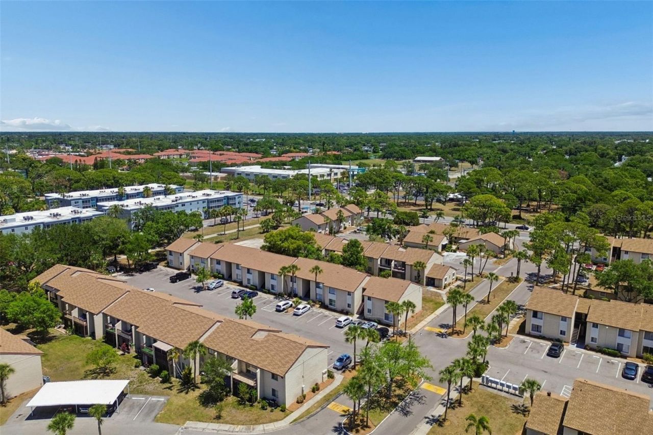 2725 Hidden Lake Boulevard, Unit C, Sarasota, FL 34237 Photo