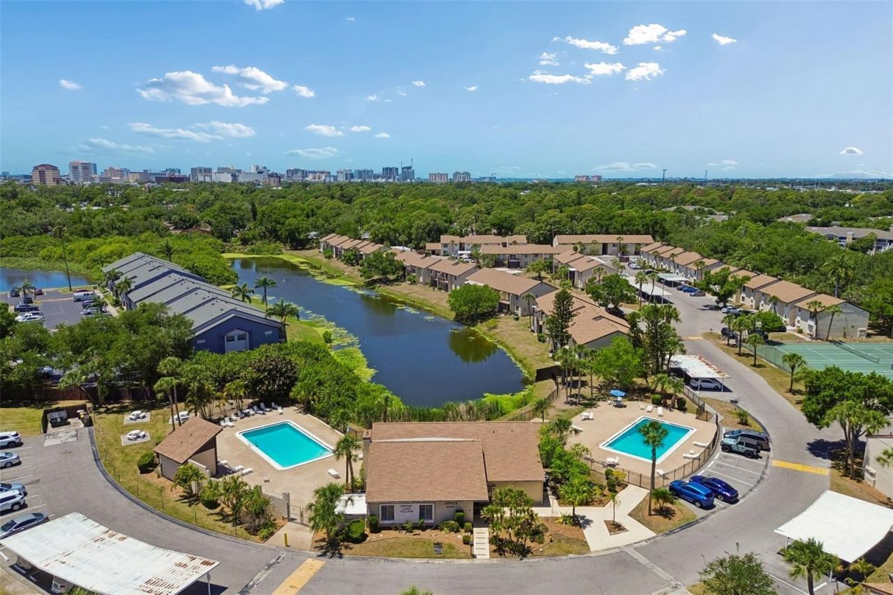 2725 Hidden Lake Boulevard, Unit C, Sarasota, FL 34237 Photo