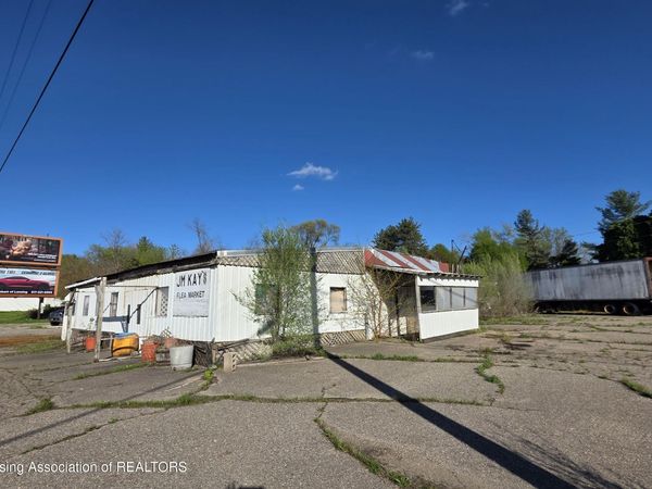 6702 Lansing Road, Charlotte, MI 48813