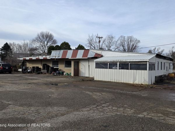 6702 Lansing Road, Charlotte, MI 48813