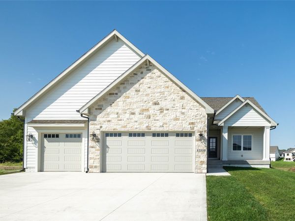 17539 North Valley Drive, Urbandale, IA 50322