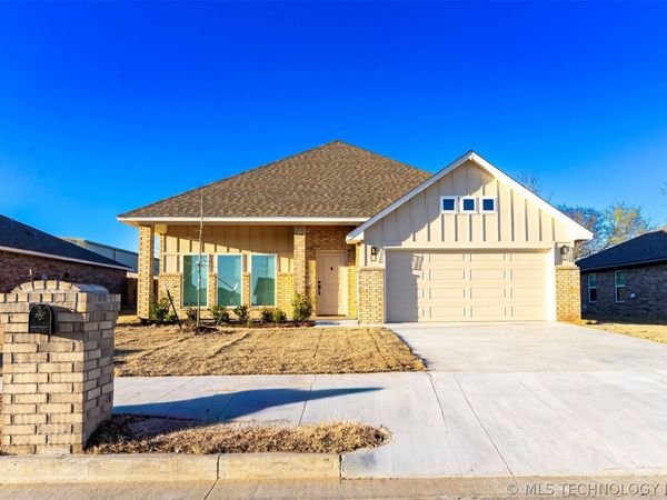 2524 W Main Street , Collinsville, OK 74021