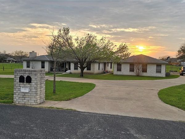 16 Brenda LN, Round Rock, TX 78665