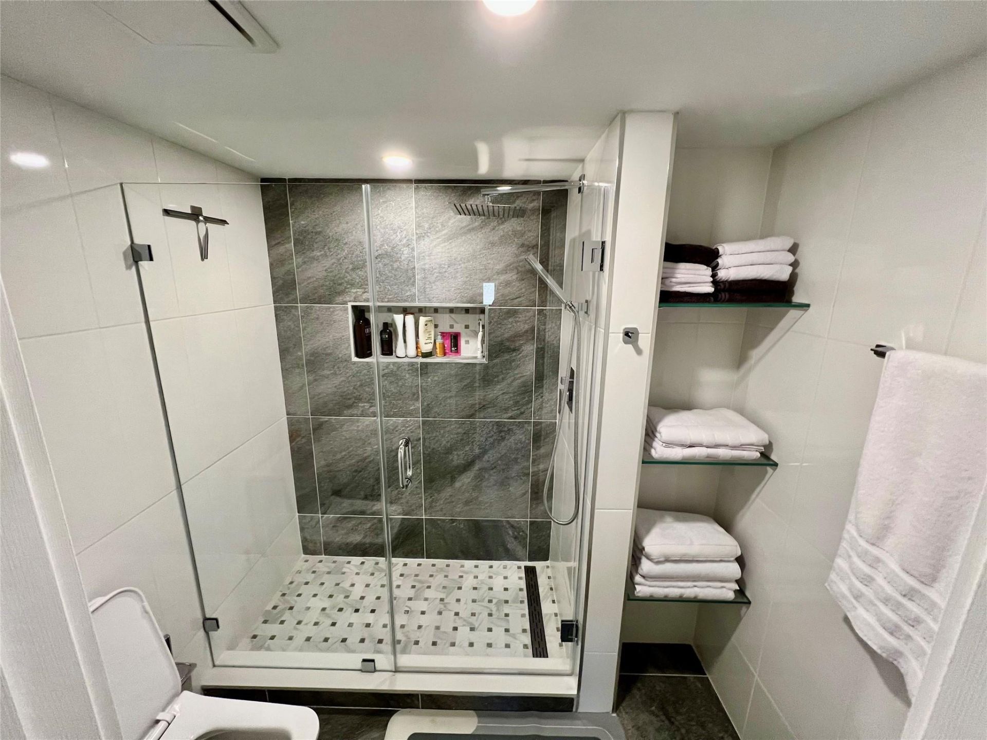 1105 Lake Shore Drive, Unit 201, Lake Park, FL 33403 Photo