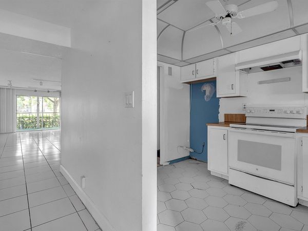 5860 NW 44th Street, Unit 111, Lauderhill, FL 33319