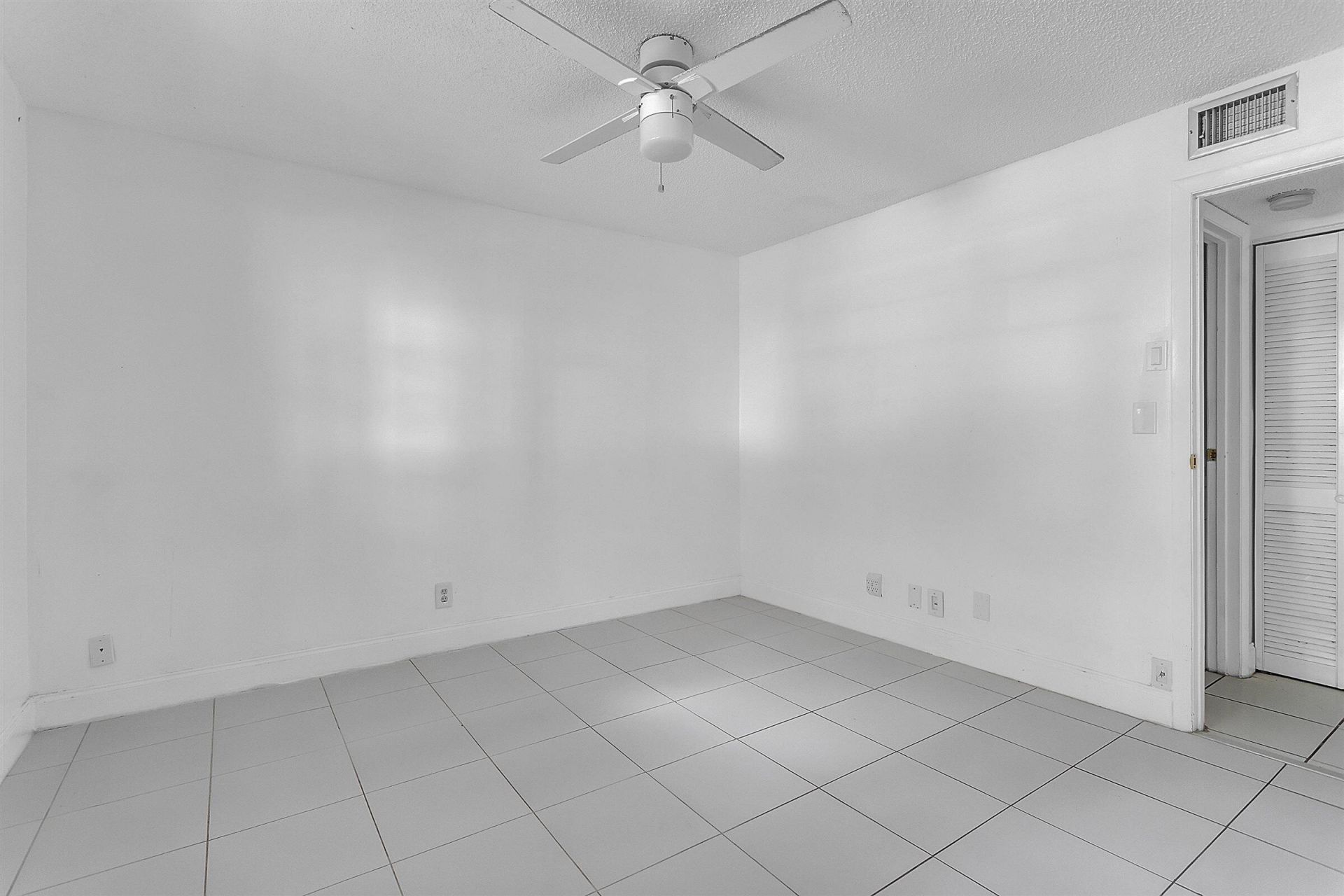 5860 NW 44th Street, Unit 111, Lauderhill, FL 33319 Photo