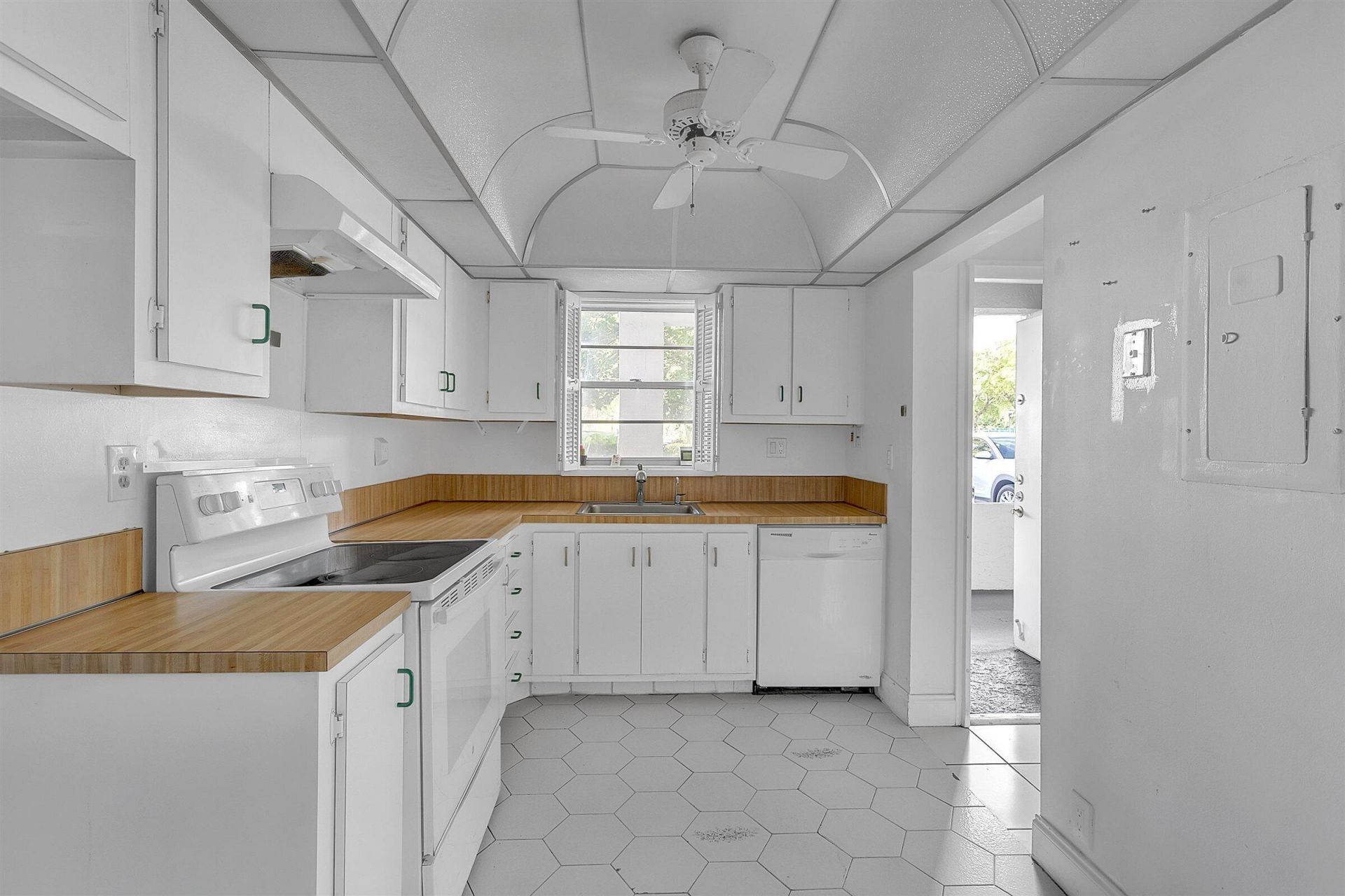 5860 NW 44th Street, Unit 111, Lauderhill, FL 33319 Photo