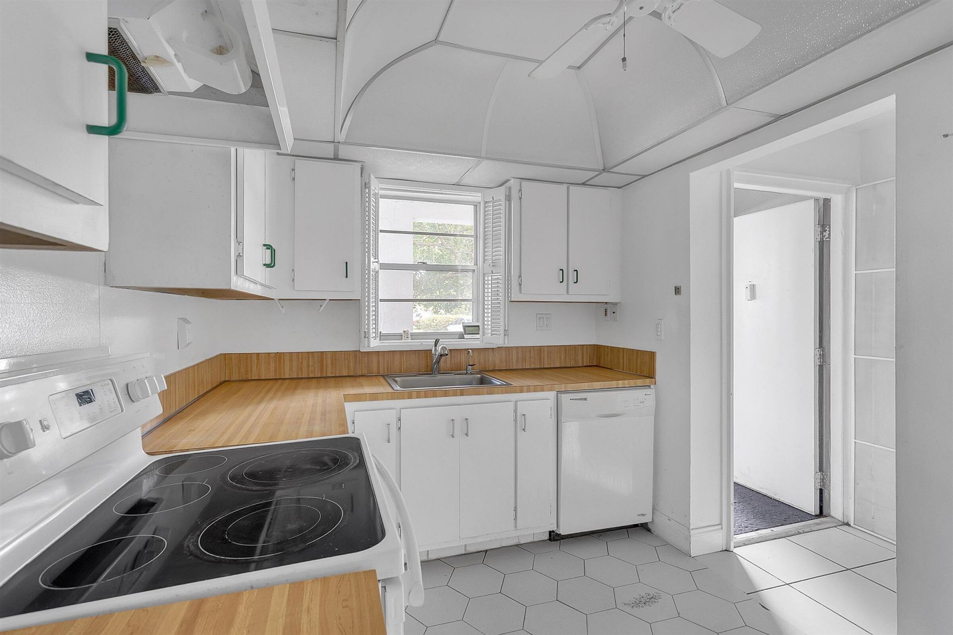 5860 NW 44th Street, Unit 111, Lauderhill, FL 33319 Photo