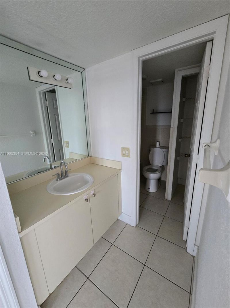 8425 NW 8th St, Unit 409, Miami, FL 33126 Photo