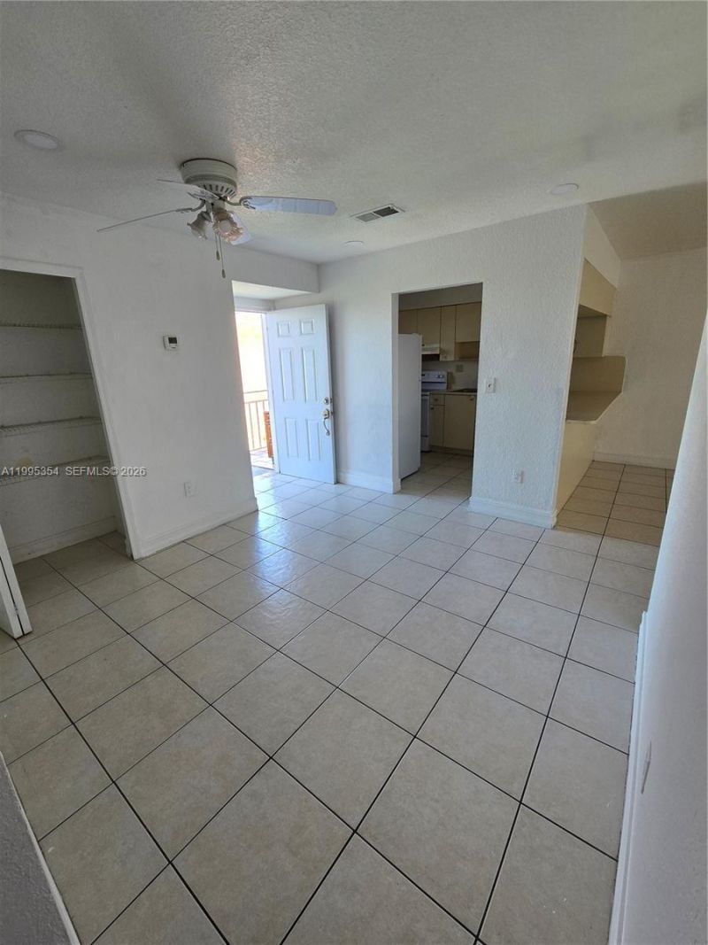 8425 NW 8th St, Unit 409, Miami, FL 33126 Photo