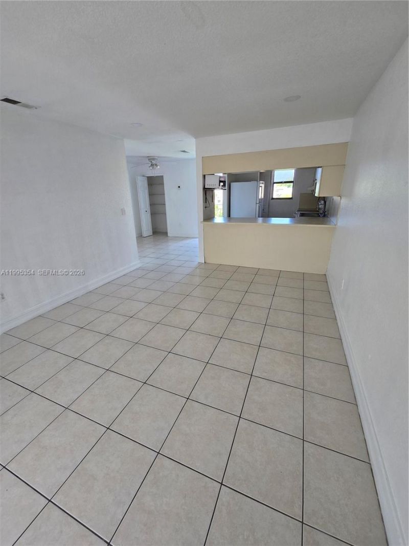 8425 NW 8th St, Unit 409, Miami, FL 33126 Photo