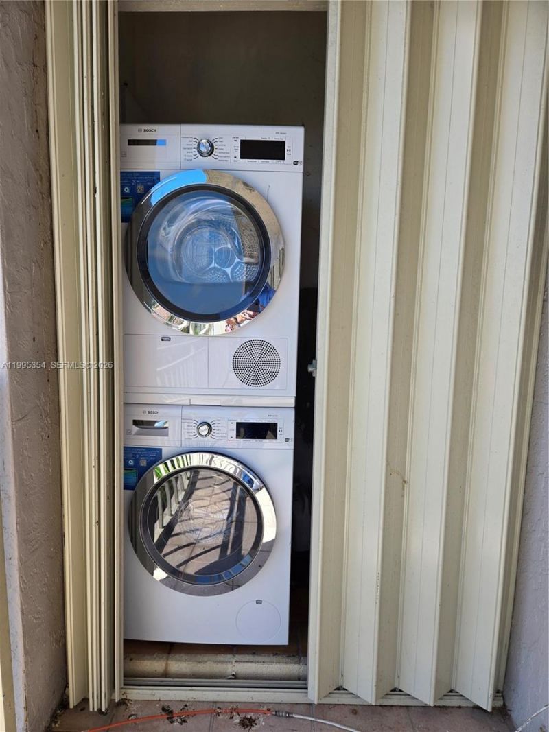 8425 NW 8th St, Unit 409, Miami, FL 33126 Photo