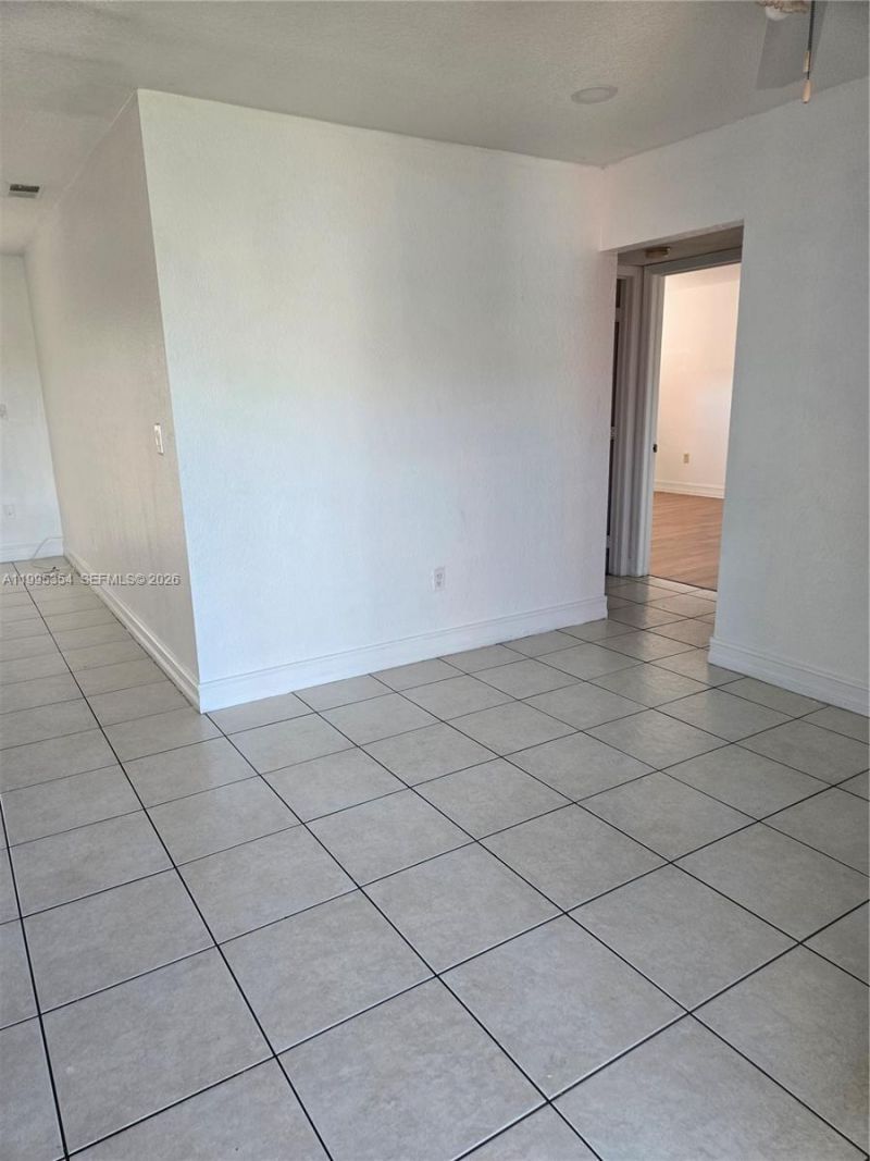 8425 NW 8th St, Unit 409, Miami, FL 33126 Photo