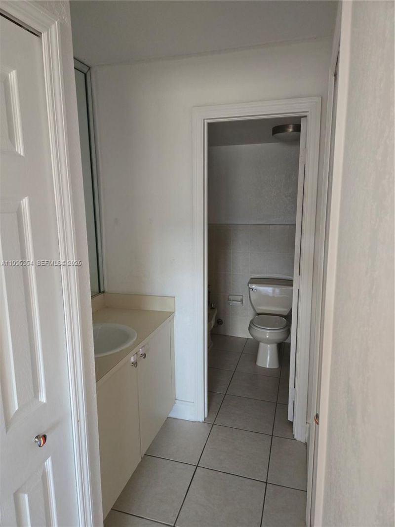 8425 NW 8th St, Unit 409, Miami, FL 33126 Photo
