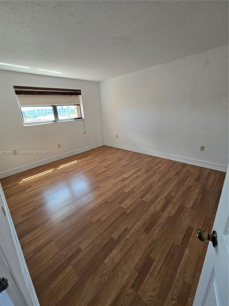 8425 NW 8th St, Unit 409, Miami, FL 33126 Photo