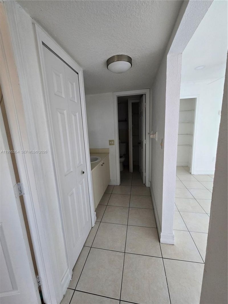 8425 NW 8th St, Unit 409, Miami, FL 33126 Photo