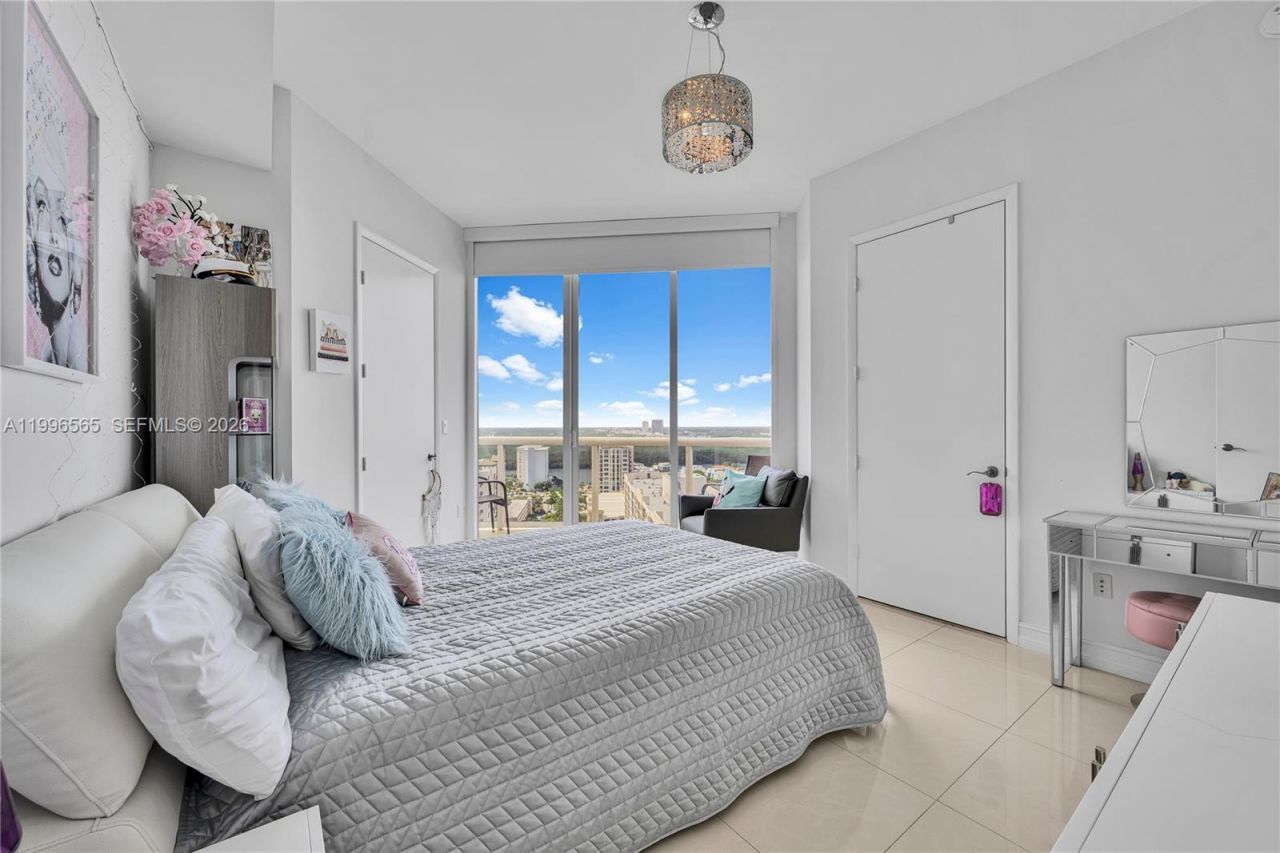 15901 Collins Ave , Unit 2104, Sunny Isles Beach, FL 33160 Photo