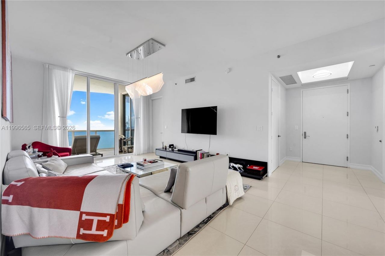 15901 Collins Ave , Unit 2104, Sunny Isles Beach, FL 33160 Photo
