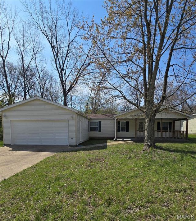 27 Brown Drive, Fairview Heights, IL 62208 Main Photo