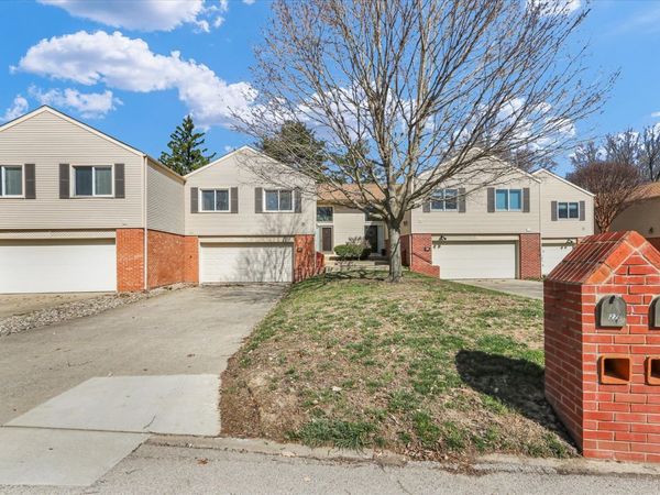 27 Fields East , Champaign, IL 61822