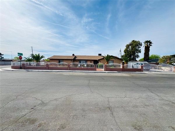 4679 E Cleveland Avenue, Las Vegas, NV 89104