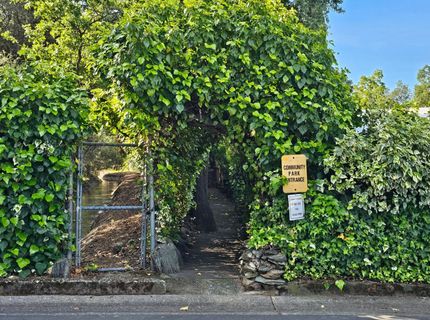 12104 Hemlock Dr, Auburn, CA 95603 Photo