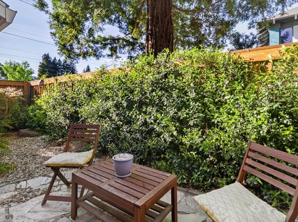 1932 University Park Dr, Sacramento, CA 95825 Photo