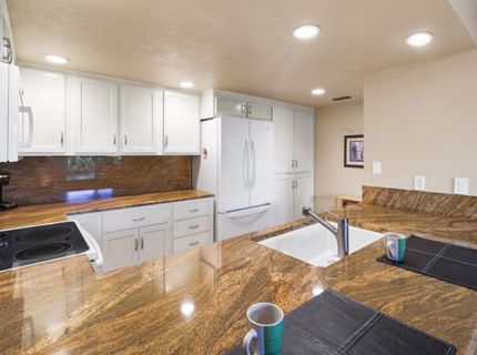 1932 University Park Dr, Sacramento, CA 95825 Photo