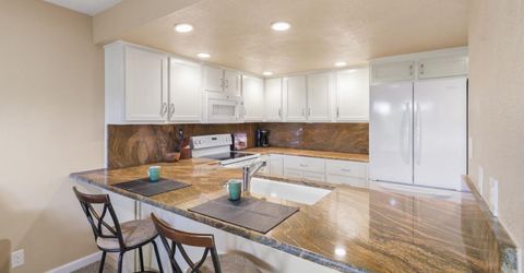 1932 University Park Dr, Sacramento, CA 95825 Photo