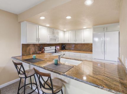 1932 University Park Dr, Sacramento, CA 95825 Photo