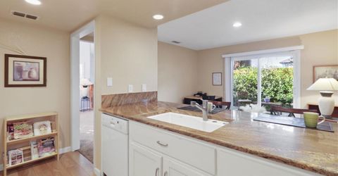 1932 University Park Dr, Sacramento, CA 95825 Photo