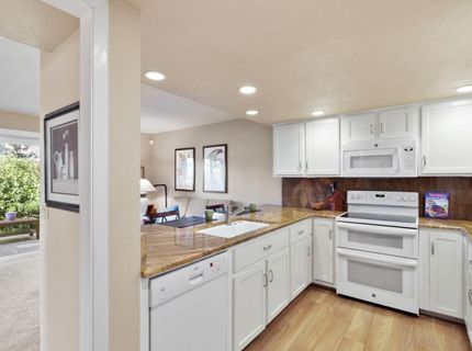 1932 University Park Dr, Sacramento, CA 95825 Photo