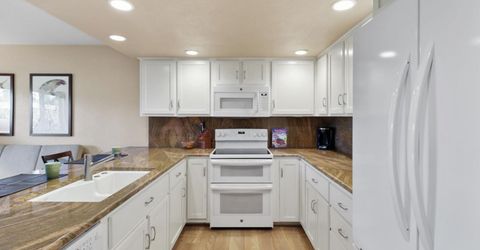 1932 University Park Dr, Sacramento, CA 95825 Photo