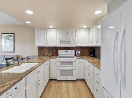 1932 University Park Dr, Sacramento, CA 95825 Photo