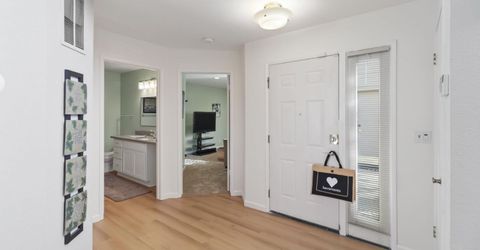 1932 University Park Dr, Sacramento, CA 95825 Photo