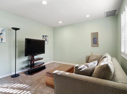 1932 University Park Dr, Sacramento, CA 95825 Photo