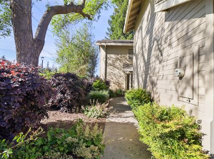 1932 University Park Dr, Sacramento, CA 95825 Photo