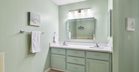 1932 University Park Dr, Sacramento, CA 95825 Photo