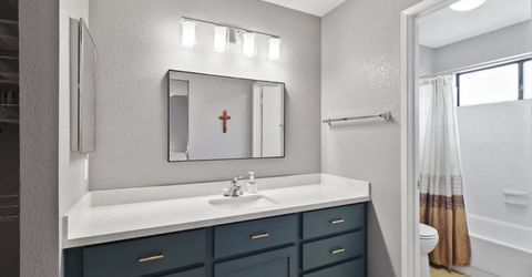 1932 University Park Dr, Sacramento, CA 95825 Photo