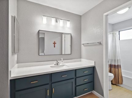 1932 University Park Dr, Sacramento, CA 95825 Photo