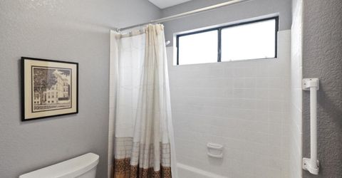 1932 University Park Dr, Sacramento, CA 95825 Photo