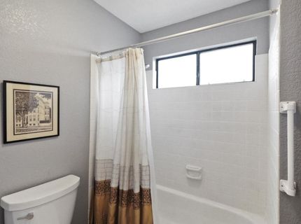 1932 University Park Dr, Sacramento, CA 95825 Photo