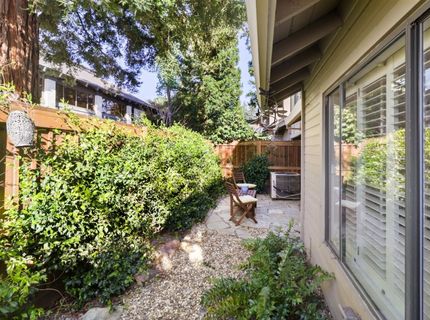 1932 University Park Dr, Sacramento, CA 95825 Photo