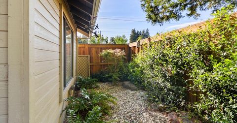 1932 University Park Dr, Sacramento, CA 95825 Photo