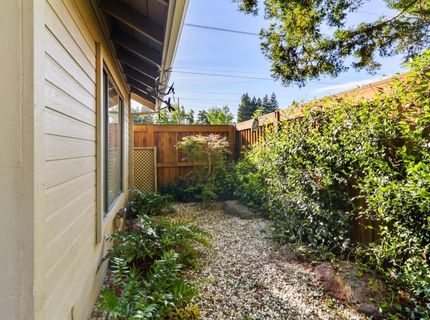 1932 University Park Dr, Sacramento, CA 95825 Photo